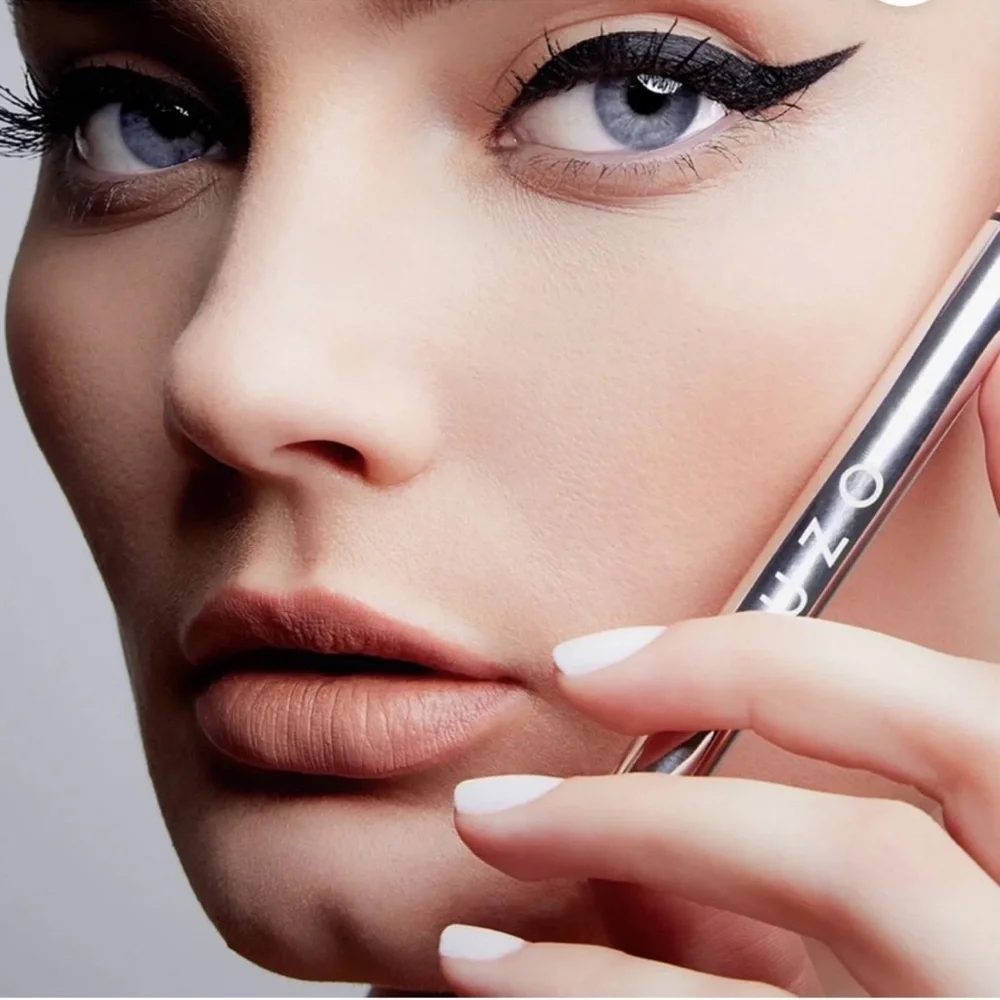 UZO Blaque liquide eyeliner